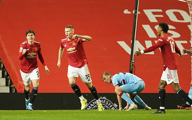 image Dawson own goal gives Man United win over West Ham