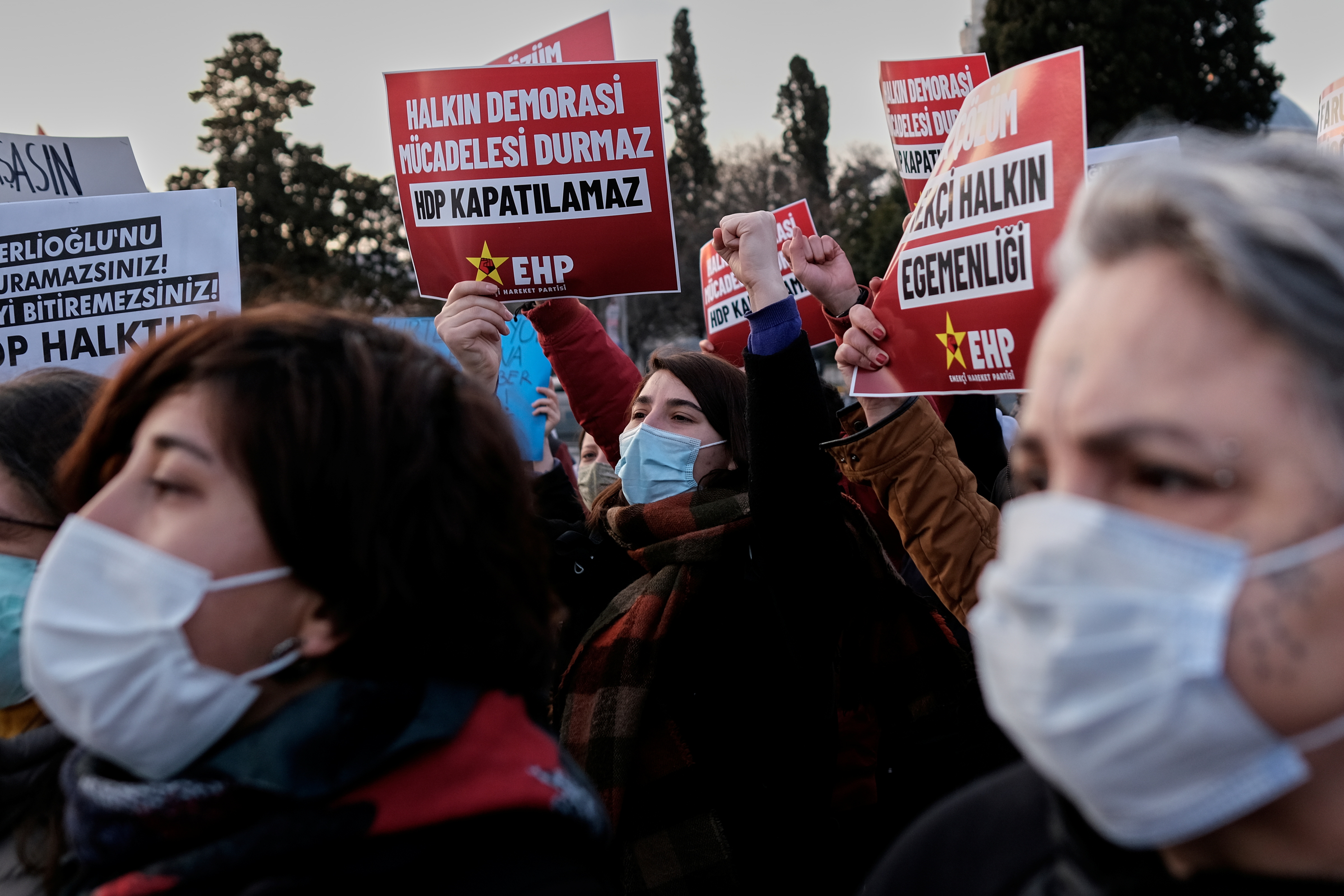 image Turkish government begins crackdown on pro-Kurdish party