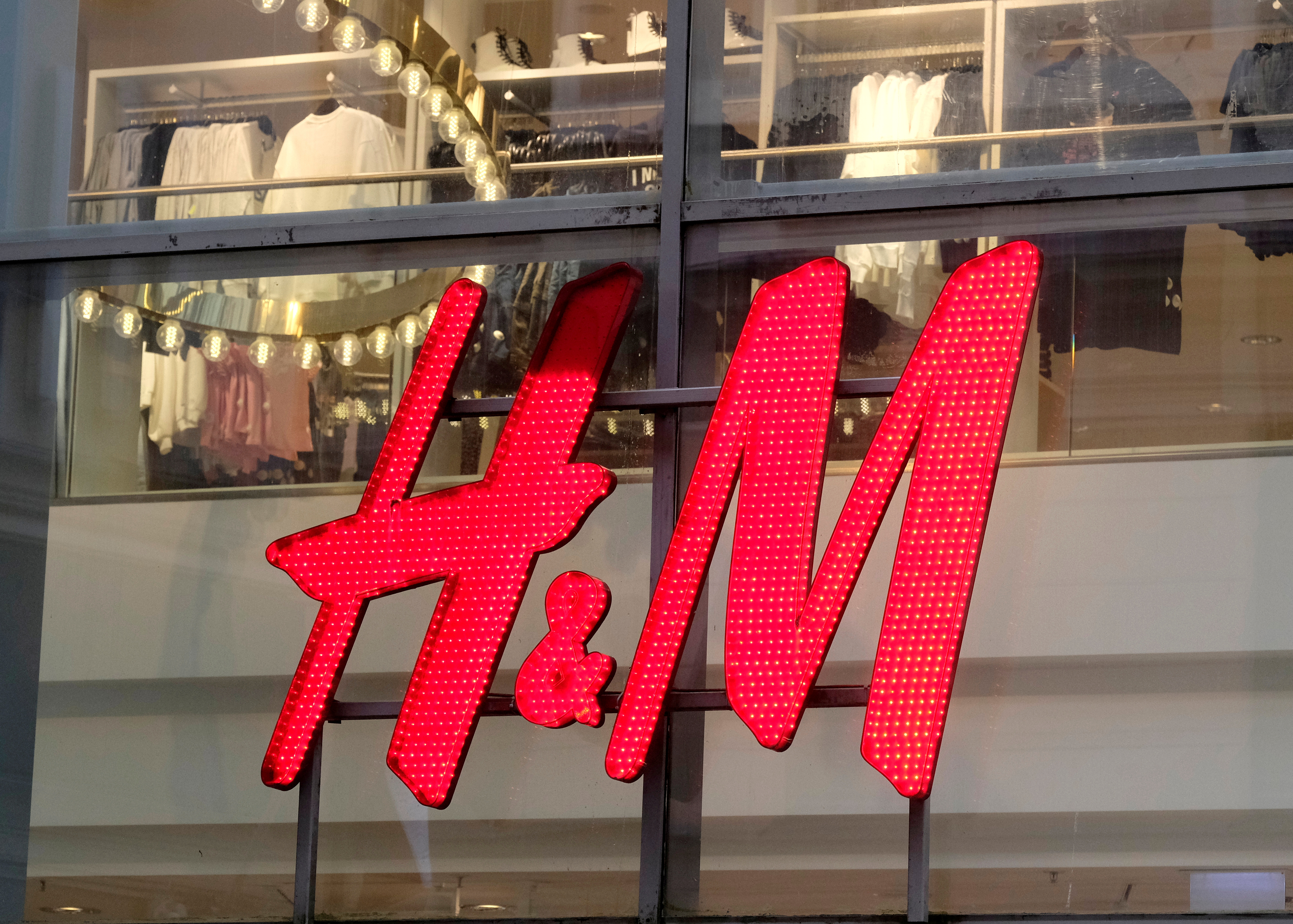 image China warns H&#038;M against rash moves over Xinjiang