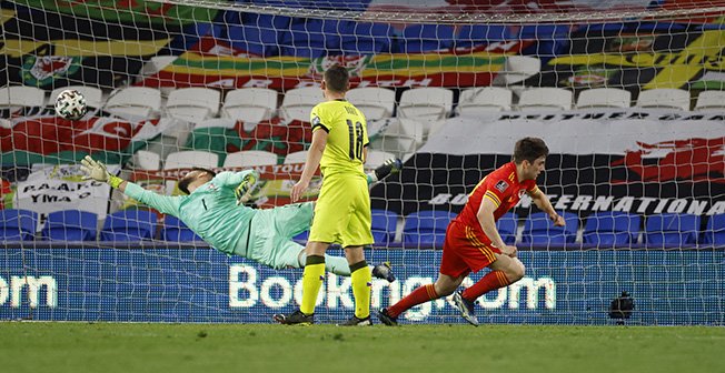 image Belgium and Holland run riot, Ronaldo strikes for Portugal