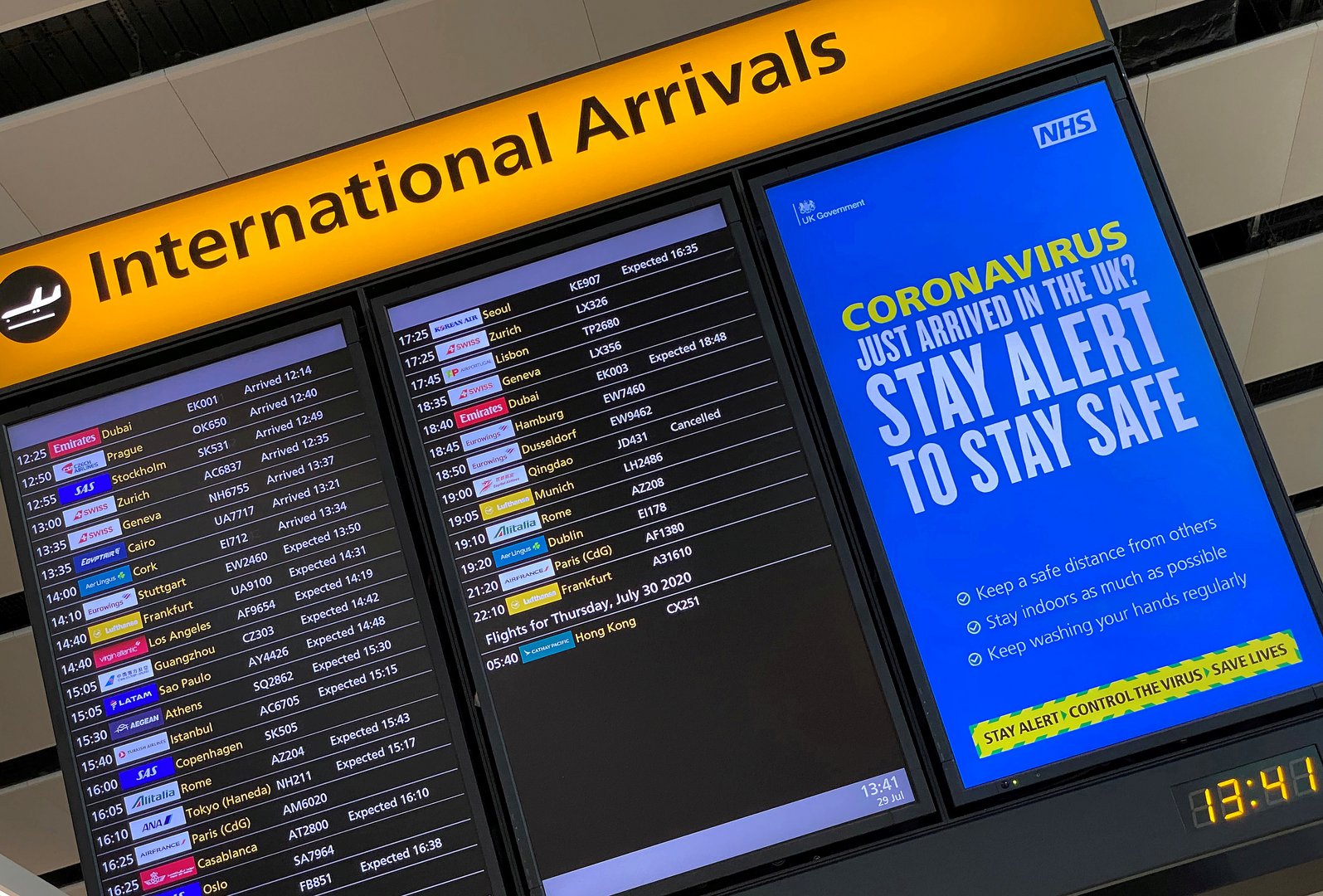 image EU executive recommends letting in more foreign travellers (updated)
