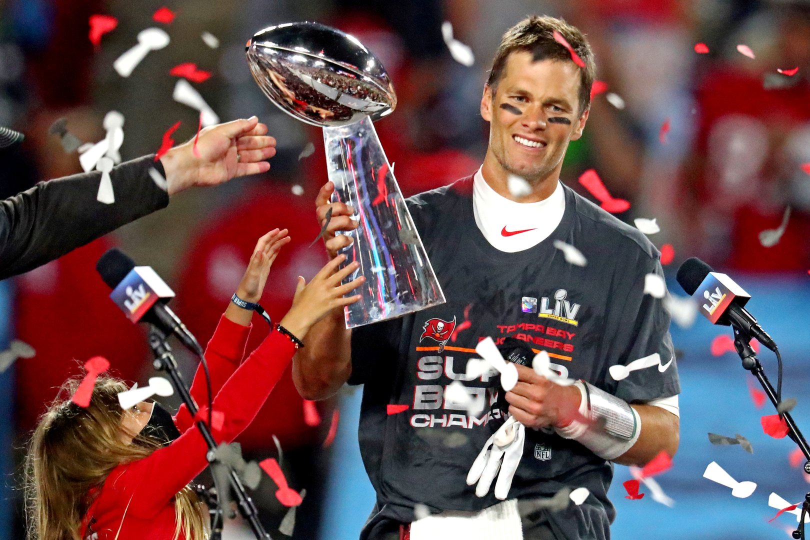 image Tom Brady rookie card auctioned for record $1.32m