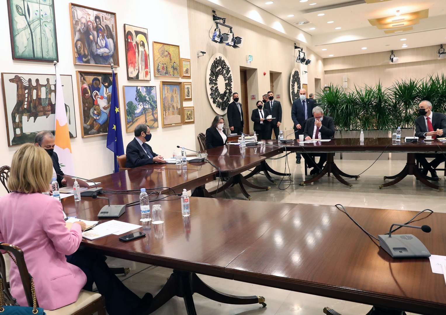 image President meets supreme court members on judicial reforms
