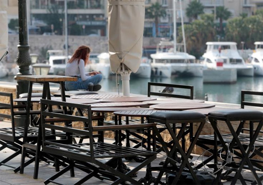 cover Labour committee calls to implement collective agreements in hospitality sector
