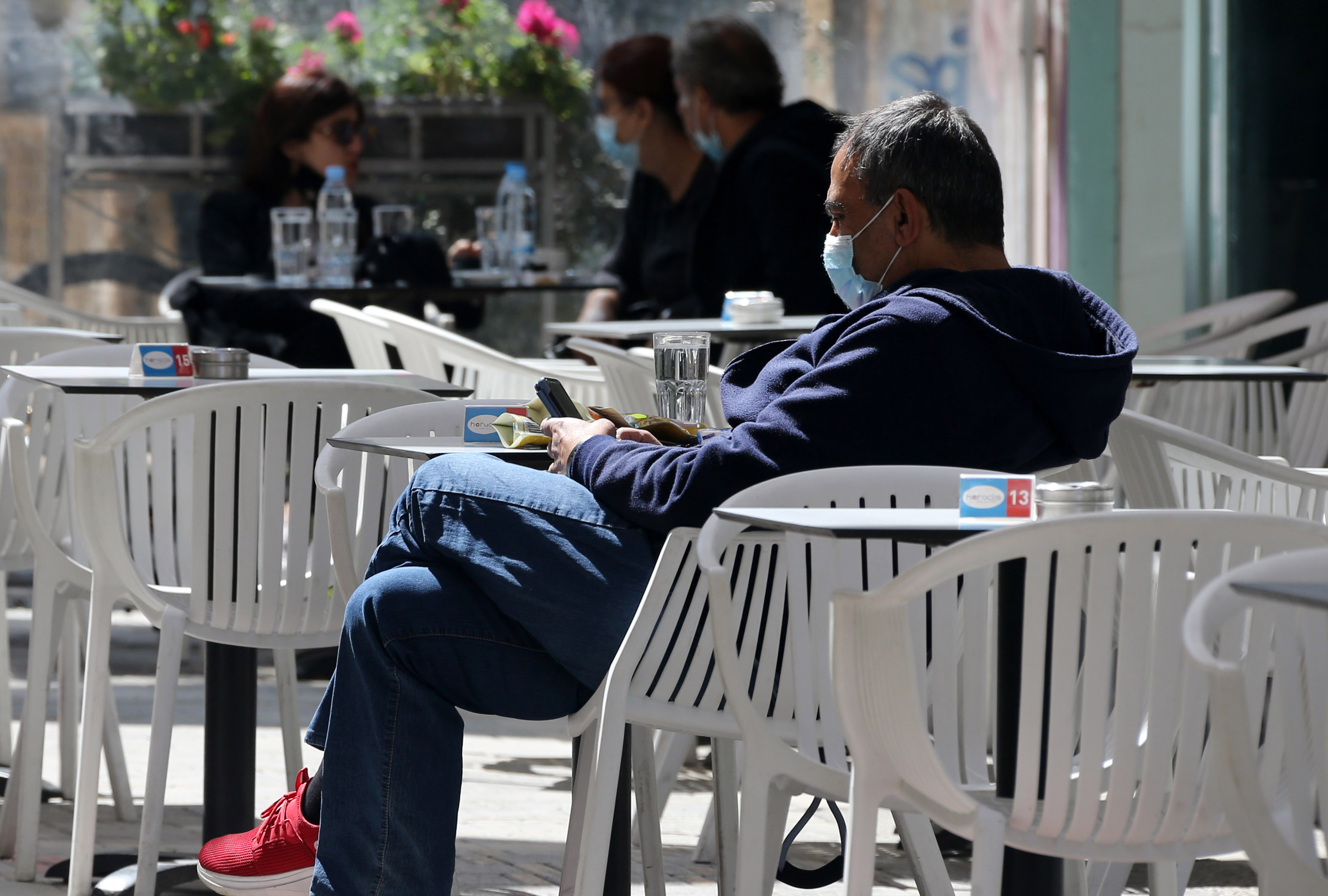 image Coronavirus: Paphos cafes close in protest over police enforcement