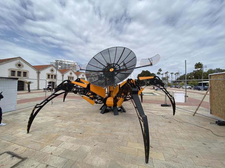 image Pascal students build one of the largest educational robots in the world