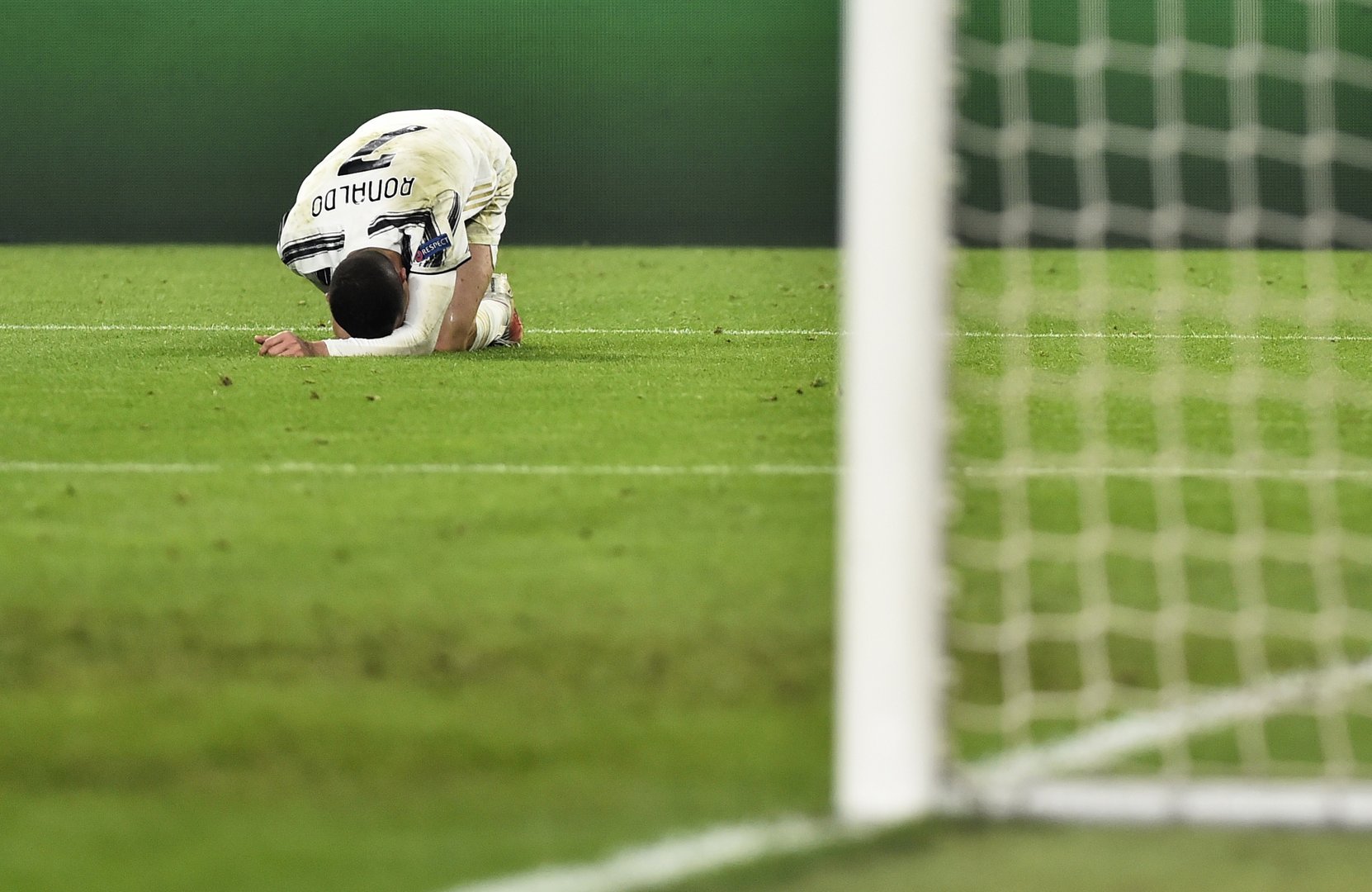 image Ten-man Porto stun Juve to reach last eight