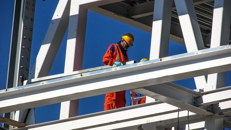 image Average hourly labour costs estimated at €17