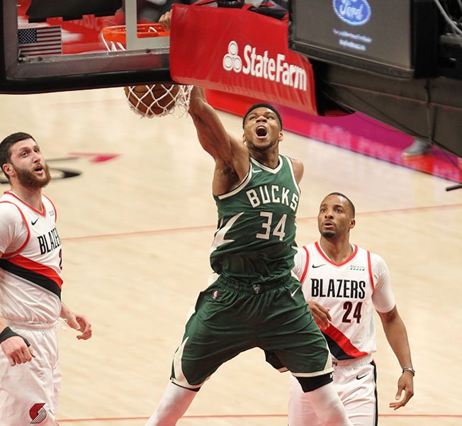 image Giannis has huge night to lead Bucks past Blazers