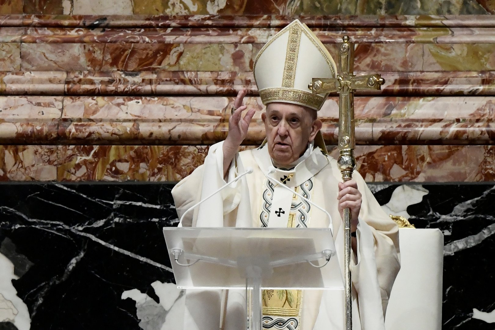 image Pope, at Easter, hopes for post-pandemic rebirth, urges quick distribution of vaccines