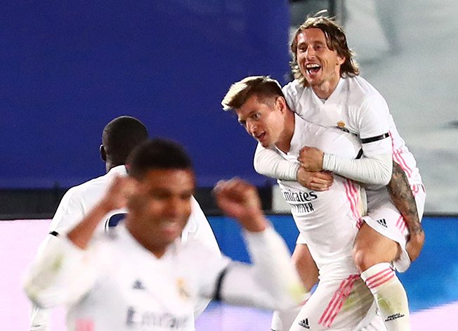 image Relentless Real beat Barca to take La Liga lead