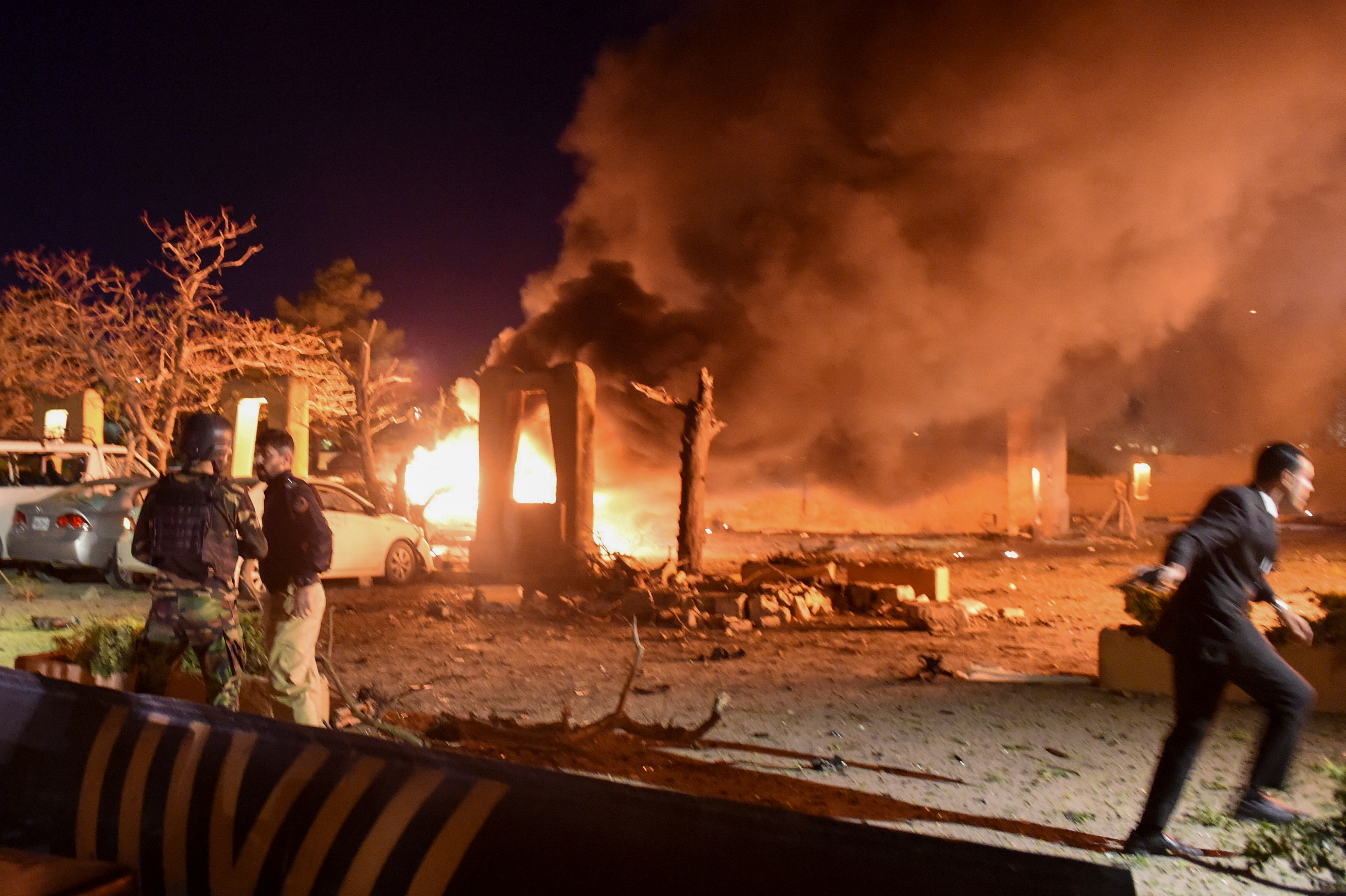 image Car bombing at luxury hotel in Quetta kills 4, Chinese ambassador possible target