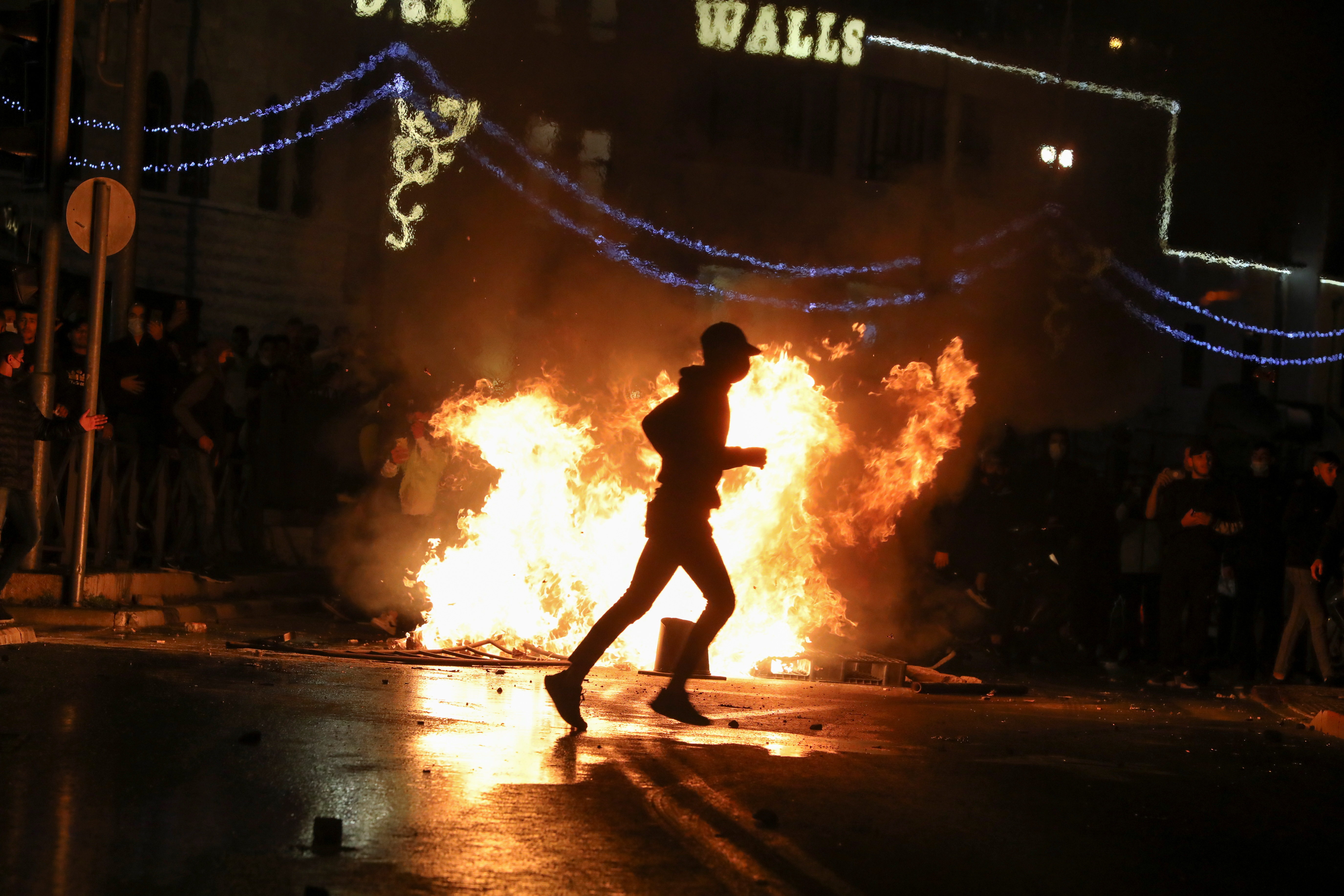image Violence erupts in Jerusalem; Israeli nationalists chant &#8216;Death to Arabs&#8221;