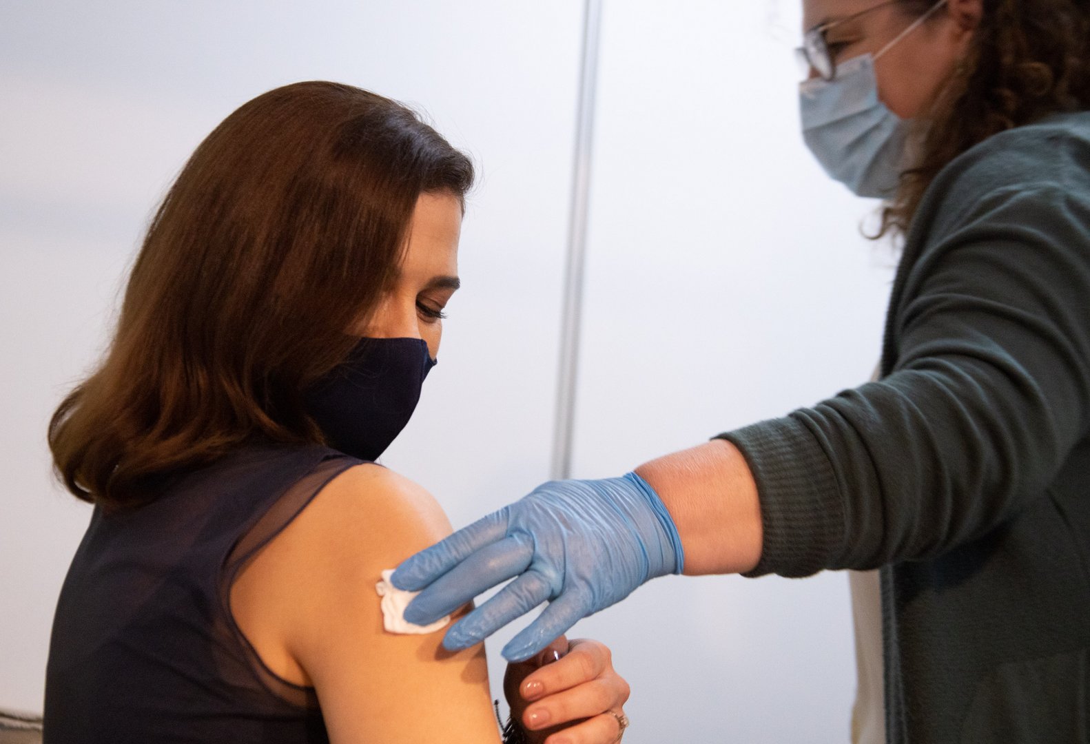 image Coronavirus: AZ jabs for cabinet in confidence-boosting move