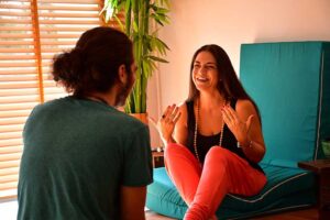 feature3 elina with a client