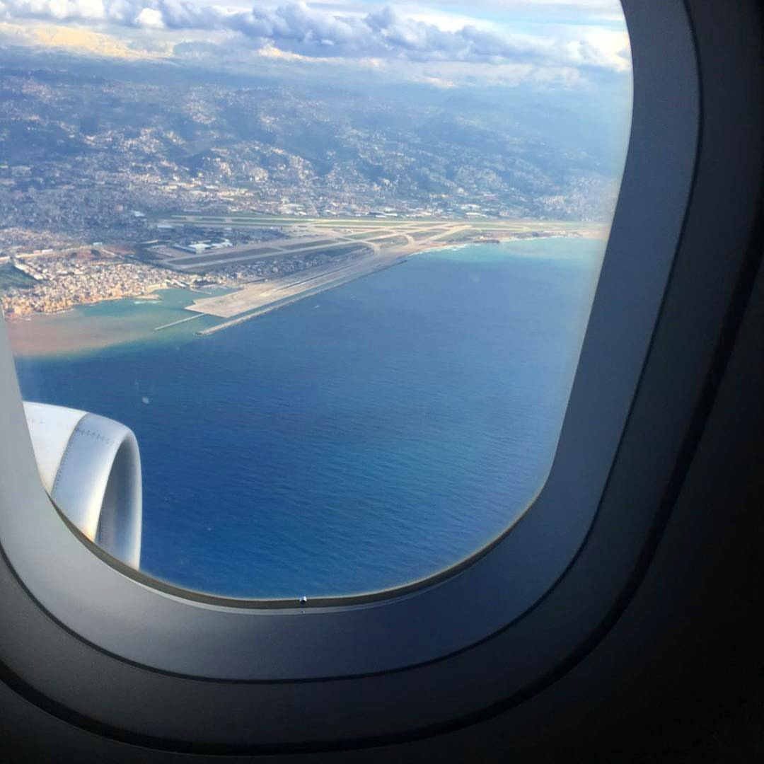 image Lebanese flock to Cyprus as borders open