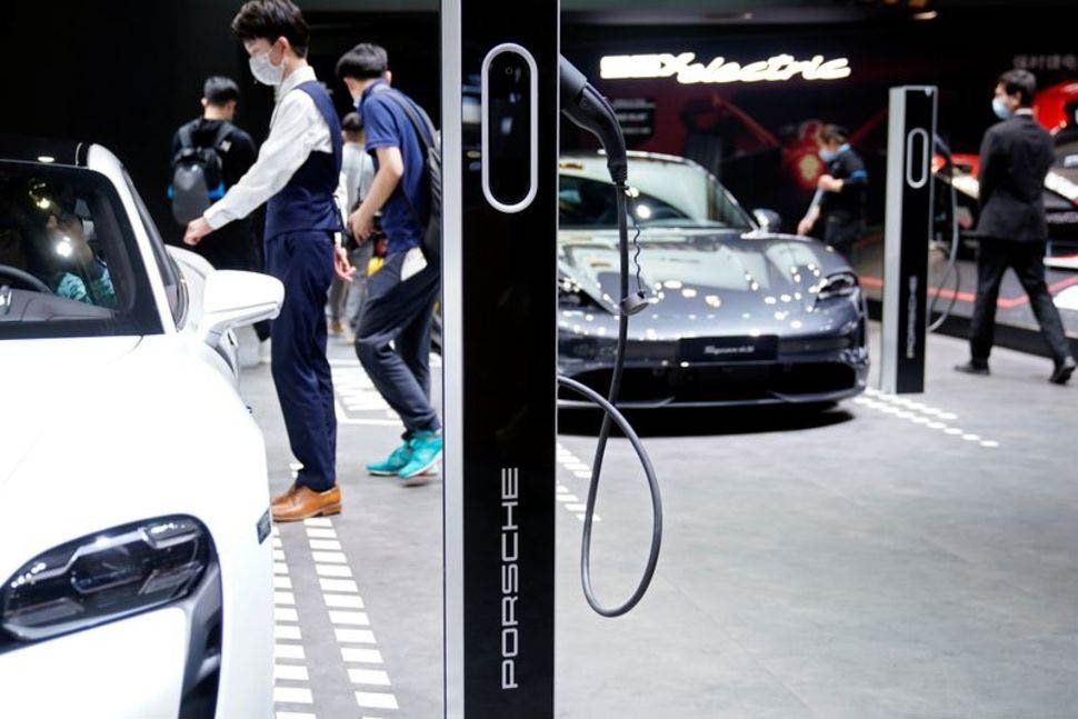 image Huge global disparities in electric car ownership