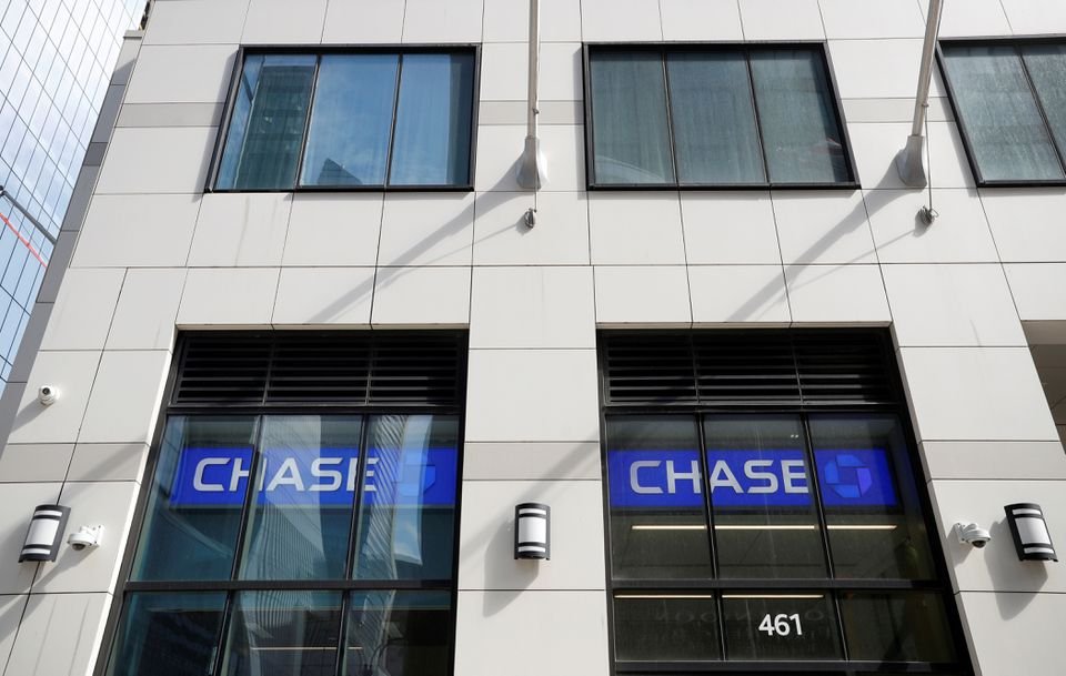 image US banks deploy AI to monitor customers, workers amid tech backlash