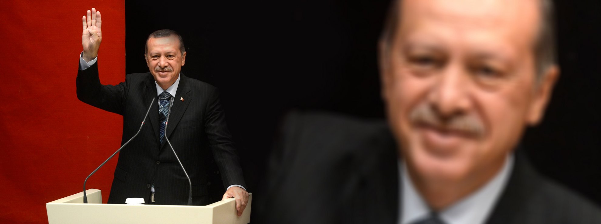 image Turkish central bank holds rates; lira climbes to 9.72 to euro