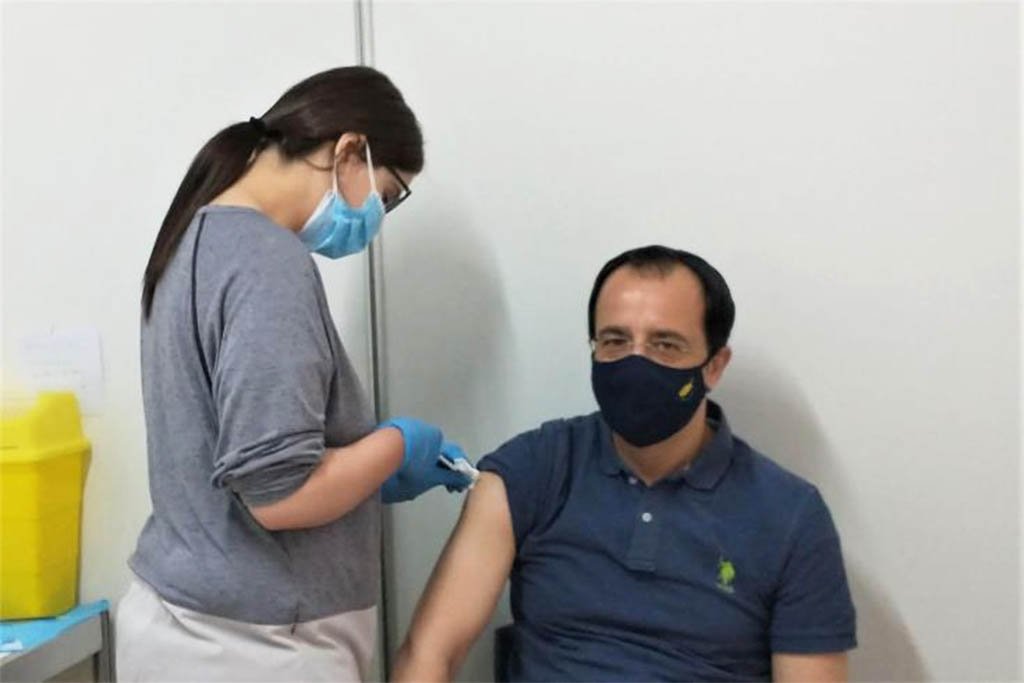image Coronavirus: FM gets Covid shot, urges others to do likewise