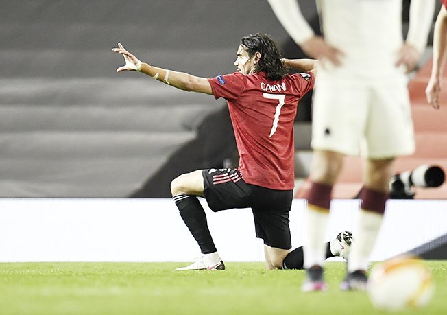 image Fernandes and Cavani strike twice as United hit Roma for six
