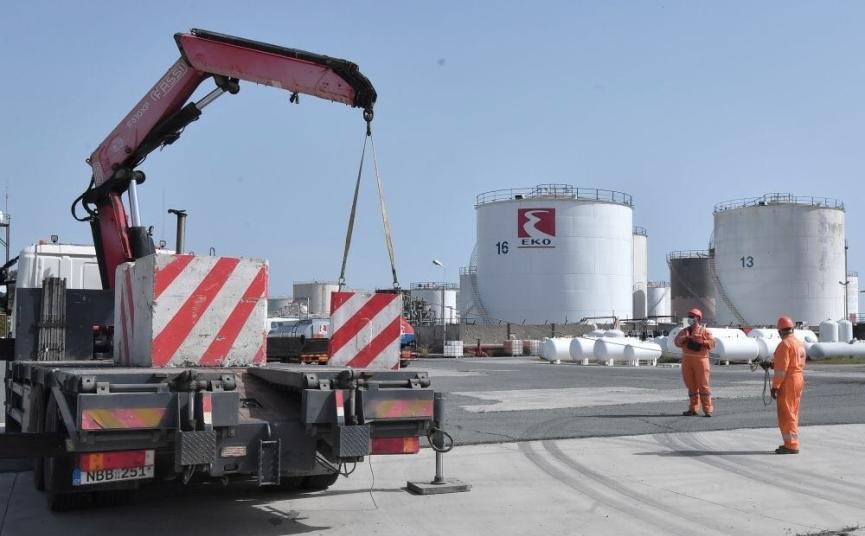 image Hellenic Petroleum demolishes its Dhekelia fuel tanks (video)