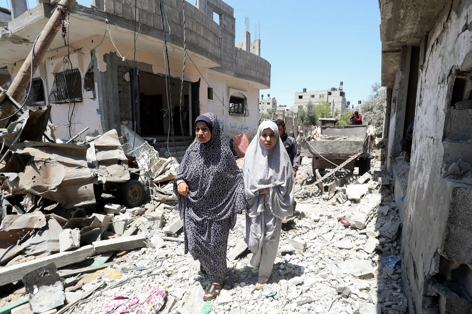 image Israel pounds Gaza to curb Palestinian militants but rockets still fly (Update)