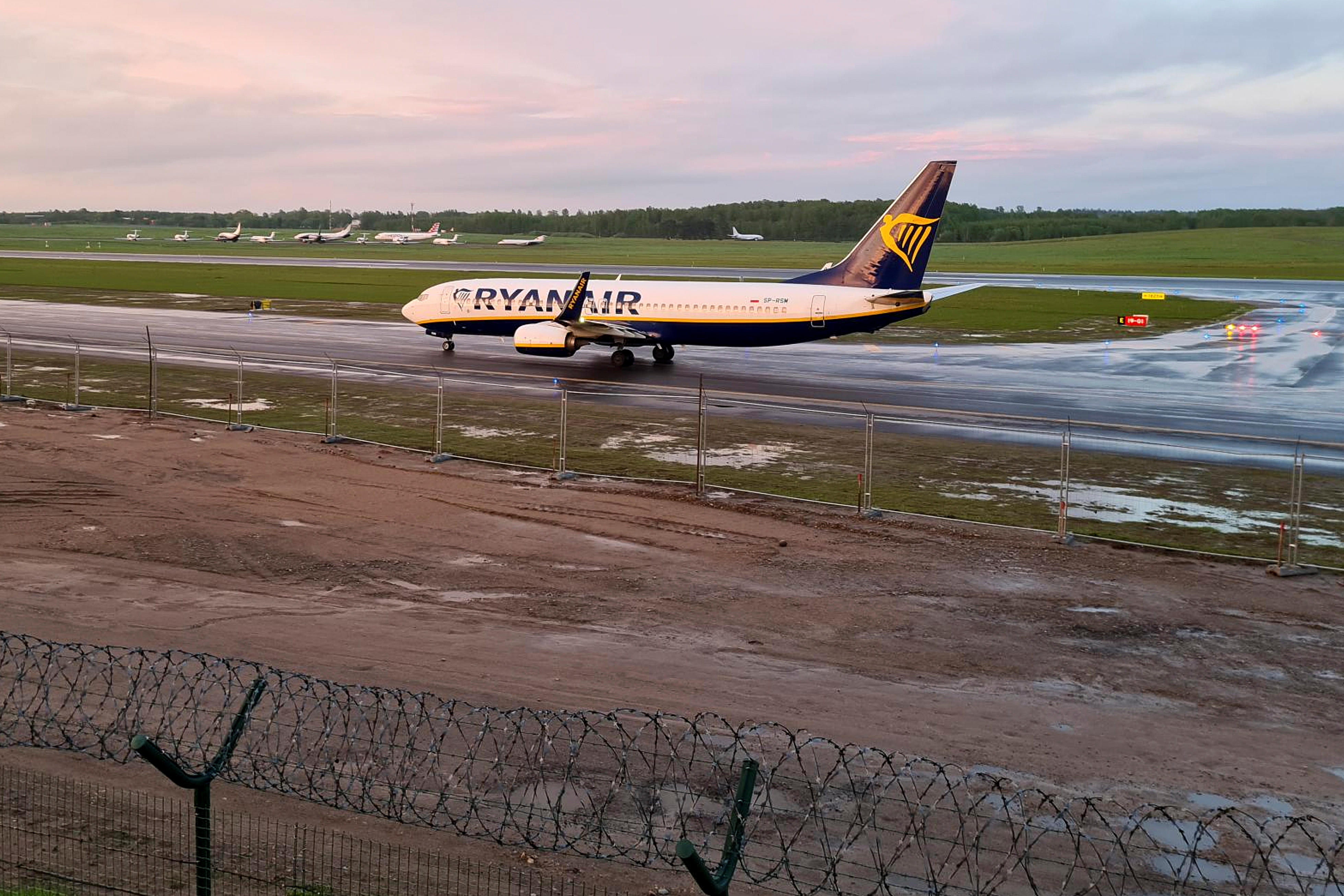 image Belarus faces sanctions threat over &#8216;state piracy&#8217; as some airlines avoid its airspace (Update 3)