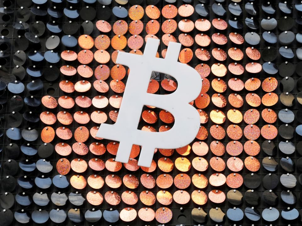 image Bitcoin hits 3-month low and then rallies on Musk tweets