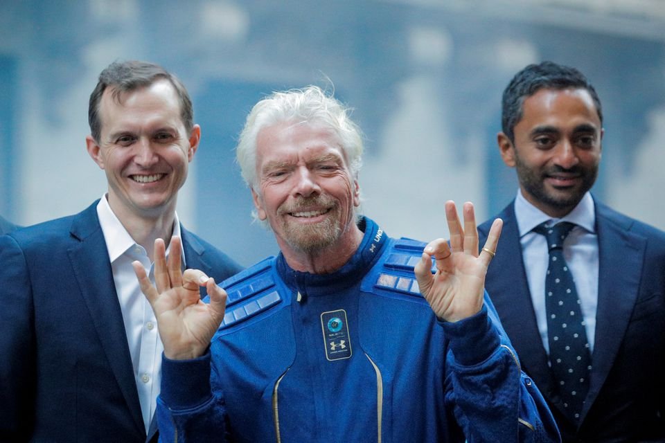 image Branson completes first manned spaceflight on Virgin Galactic