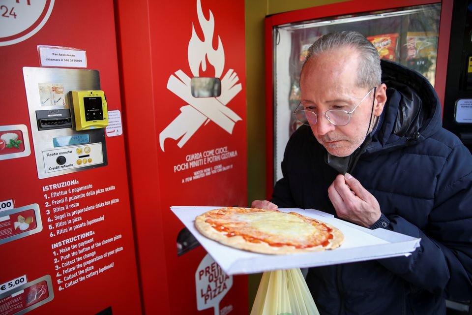 image Fresh pizza vending machine prompts curiosity and horror in Rome