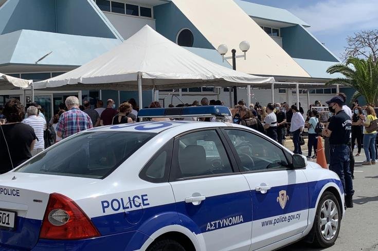 image Coronavirus: Frayed tempers at Larnaca vaccination centre