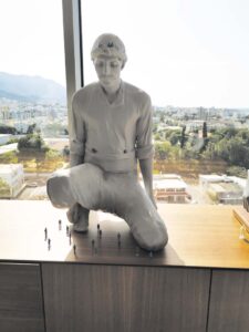 profile3 a model of the proposed statue
