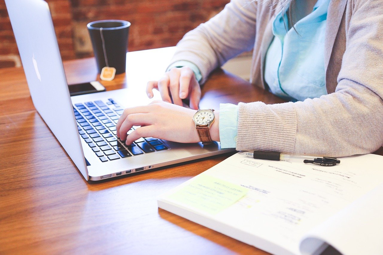 image How time tracking can level up the professional skills of a content writer