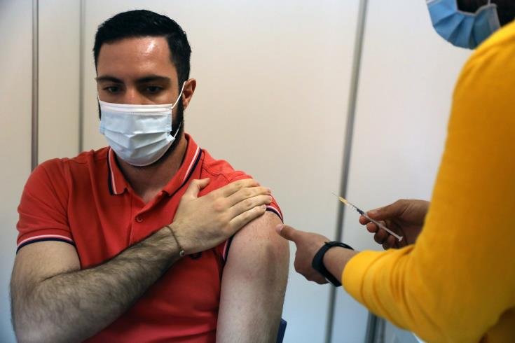 image Coronavirus: Vaccine portal to remain open to over 18s from Friday