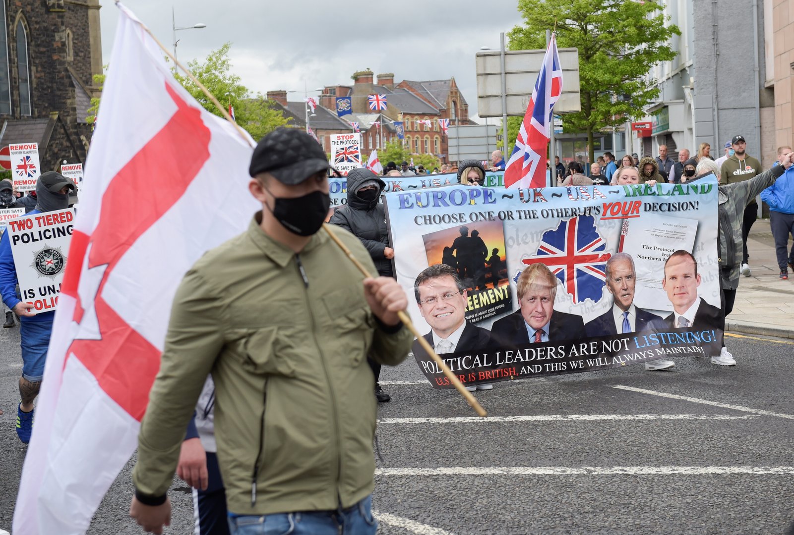 image Biden meets Britain&#8217;s Johnson, to warn over N. Irish peace (Update)