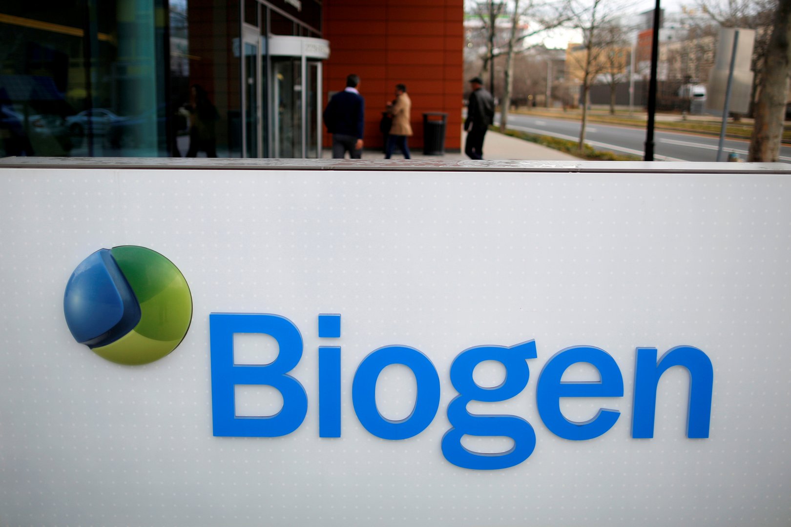 image U.S. FDA approves Biogen Alzheimer&#8217;s drug, shares soar
