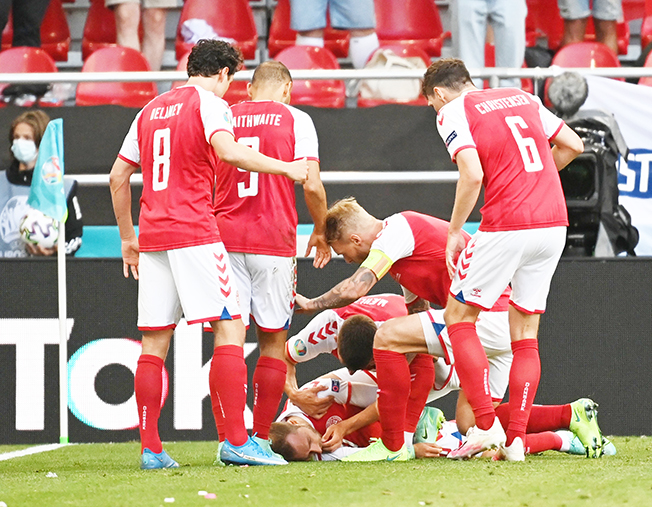 image Eriksen had cardiac arrest, Danish team doctor says (Updated)