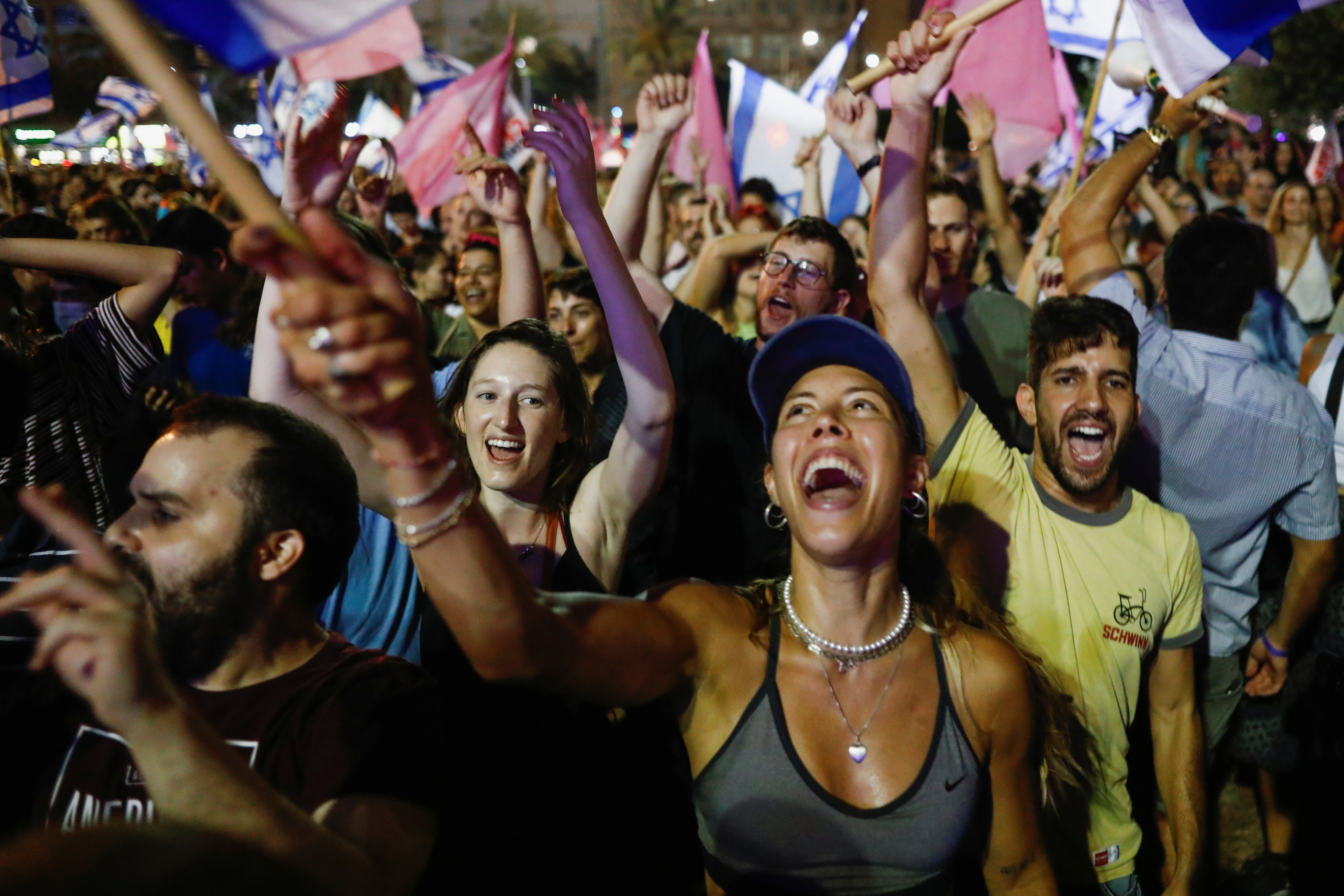 image Israelis told they can throw away their face masks