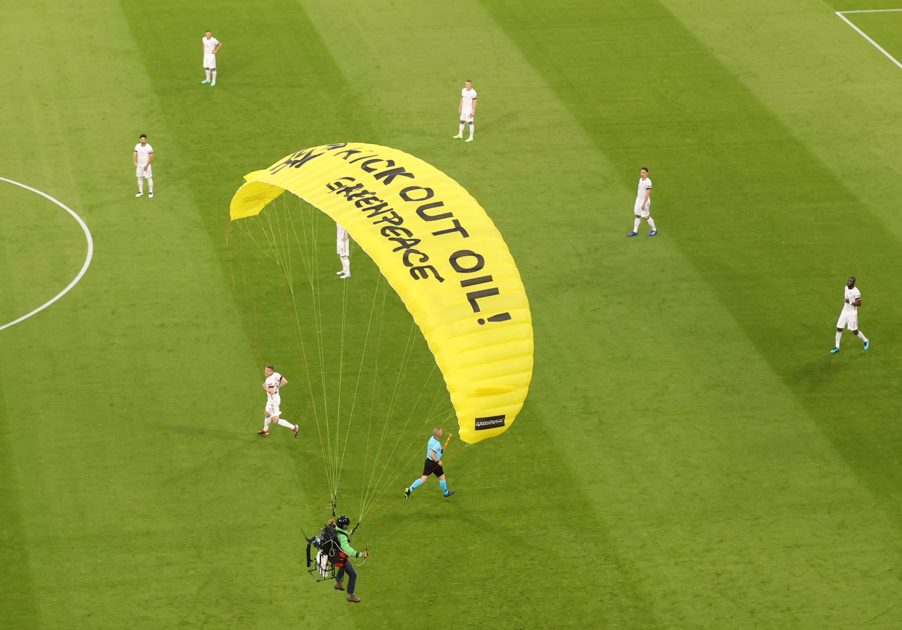 image Several people in hospital after parachute protest before France v Germany (V)