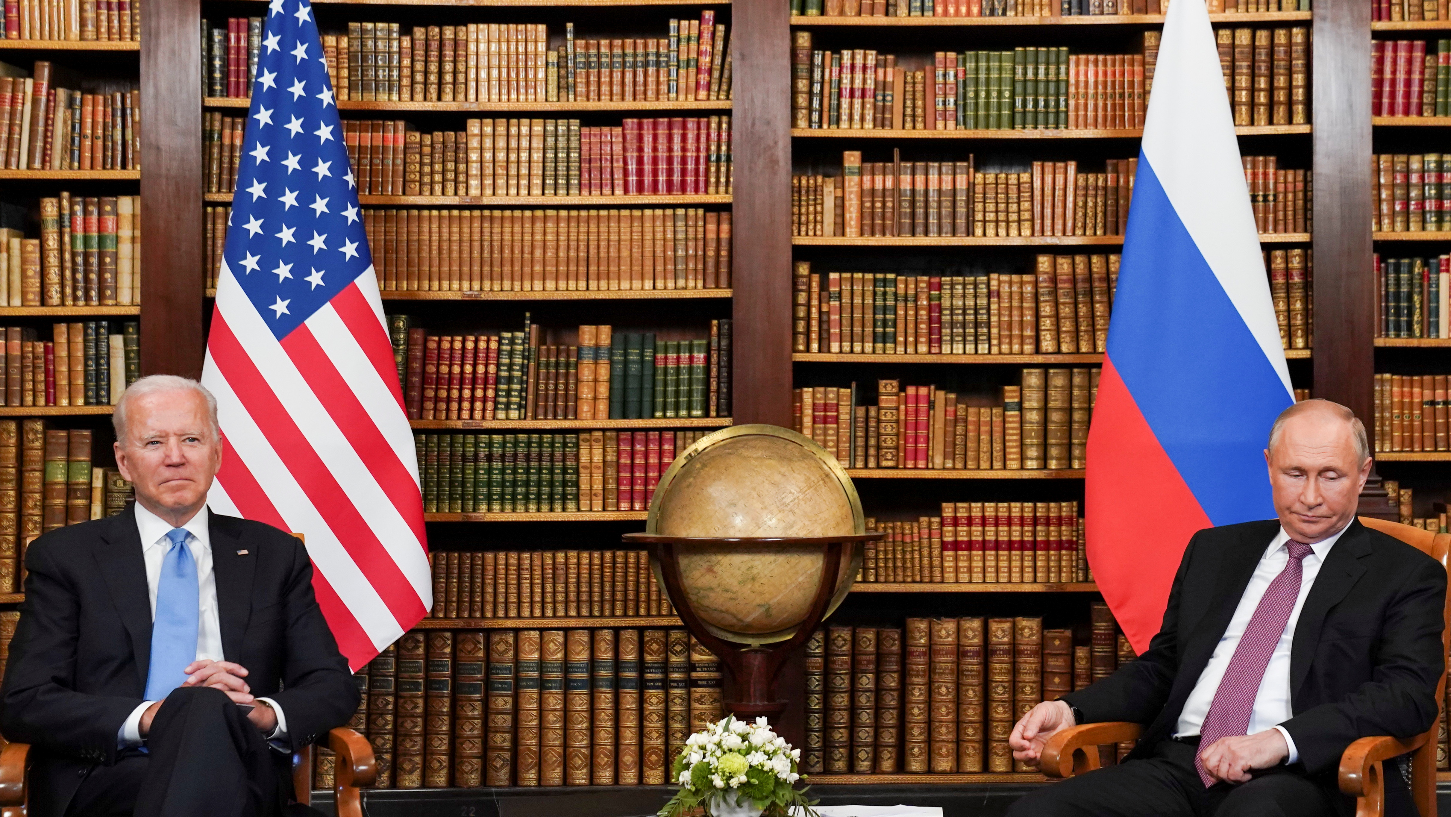 image Biden talks down Russia, spurs allies in bid to back Putin into a corner