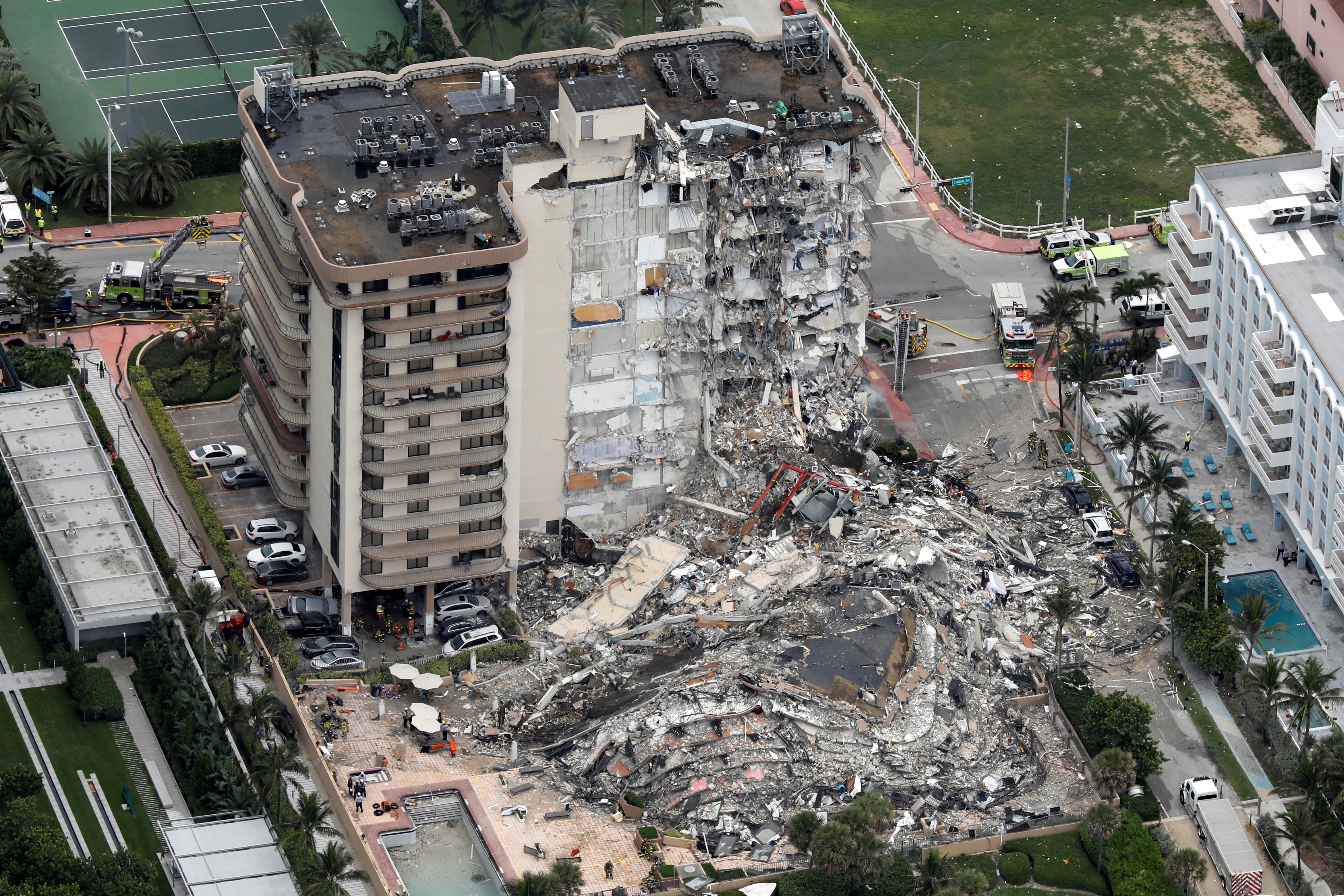 image Huge emergency operation under way after building collapse in Miami