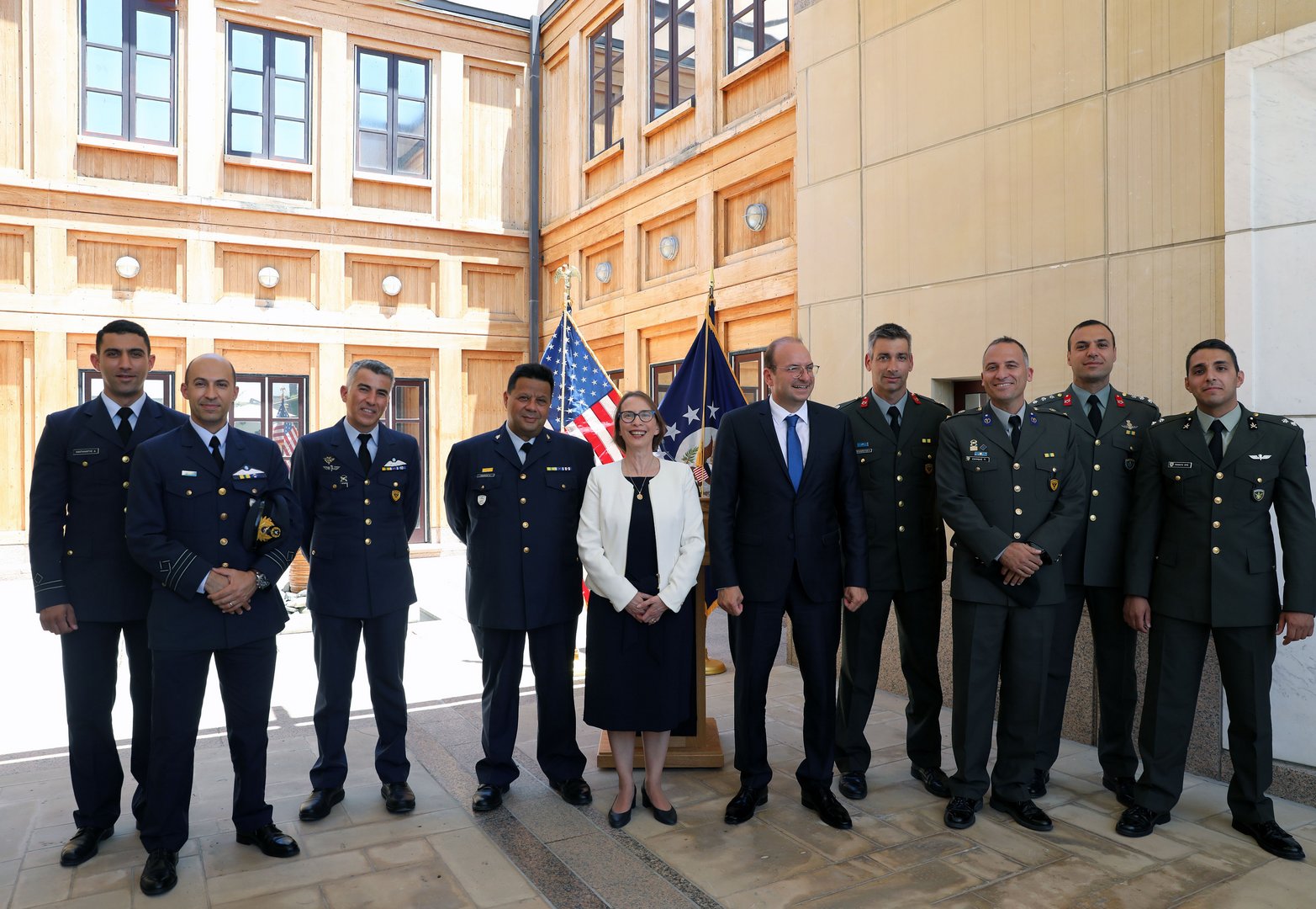 image First eight national guardsmen off to train in US