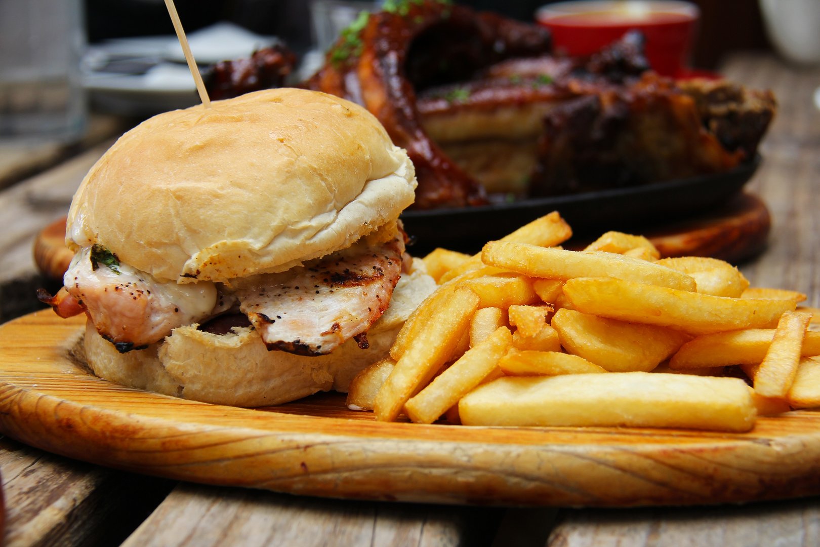 image UK to ban daytime junk food adverts on TV and online
