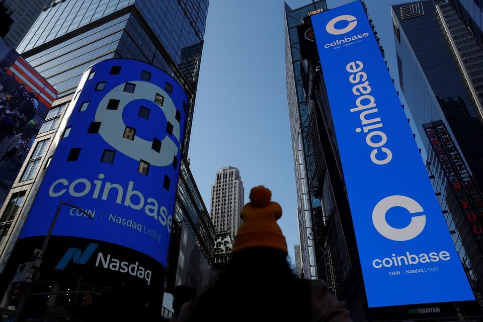 image Coinbase to allow users to use card via Apple, Google wallets