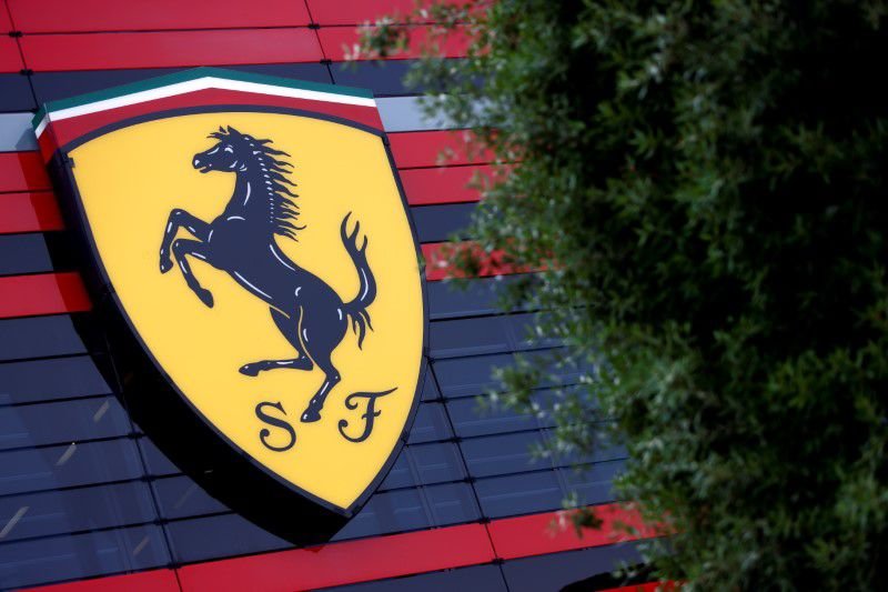 image Ferrari teams up with Amazon