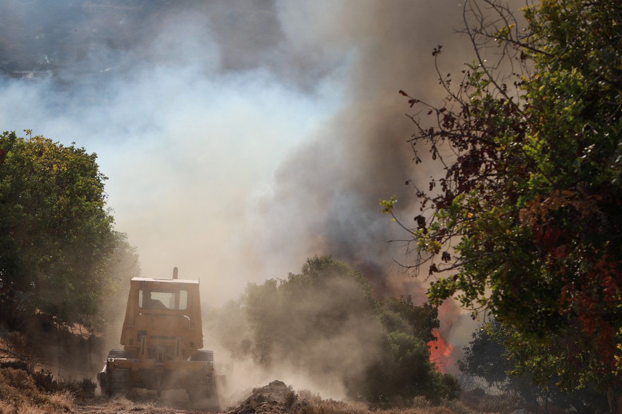 image Residents evacuated as fire breaks out in Akoursos (updated)