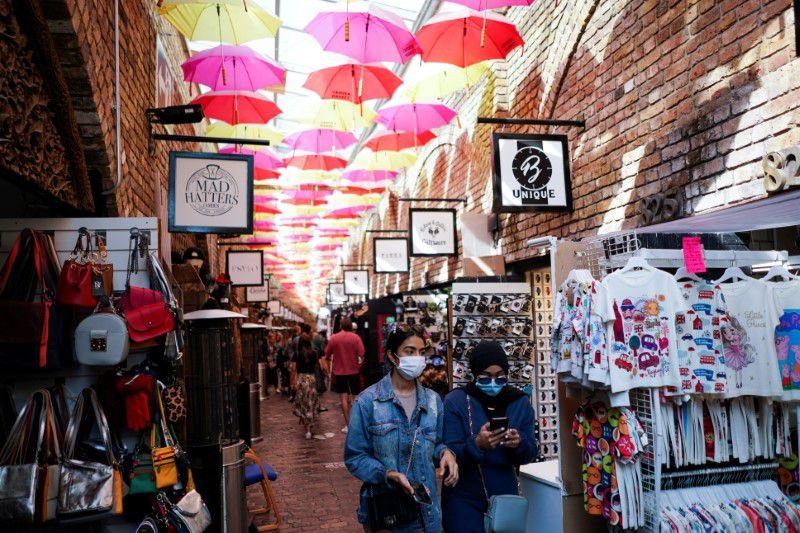 image Fitch raises UK outlook on economic resilience to pandemic shock