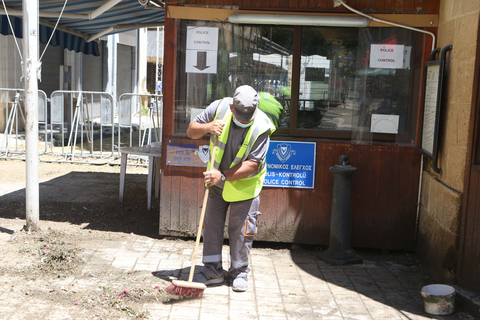image Cyprus checkpoints reopen, but businesses are cautious