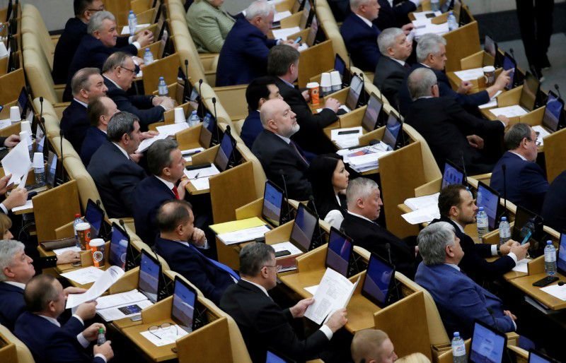 image Russian lawmakers vote to force US tech giants to open local offices